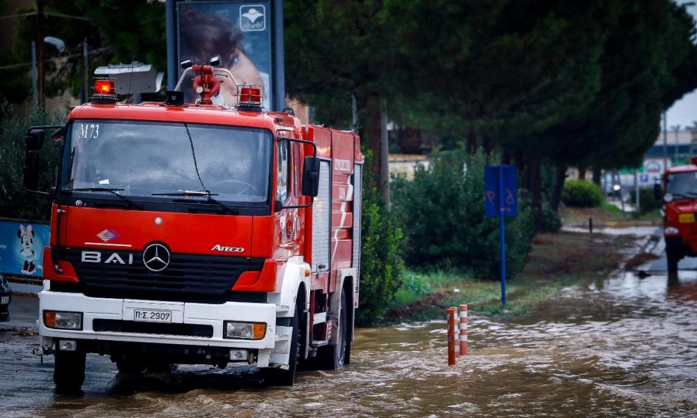 Αττική: Πάνω από 100 κλήσεις στην Πυροσβεστική λόγω κακοκαιρίας